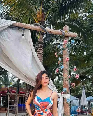 Misty Dating Girl in Photo 2 of 6